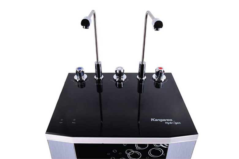 Máy lọc nước Kangaroo KG100HK với 2 vòi sử dụng nguồn người khác nhau